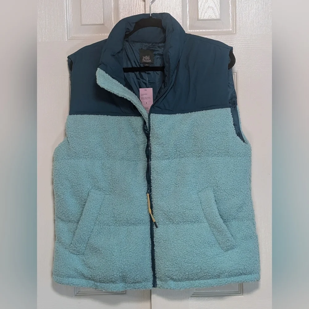 Wild Fable Blue and Teal Puffer Vest